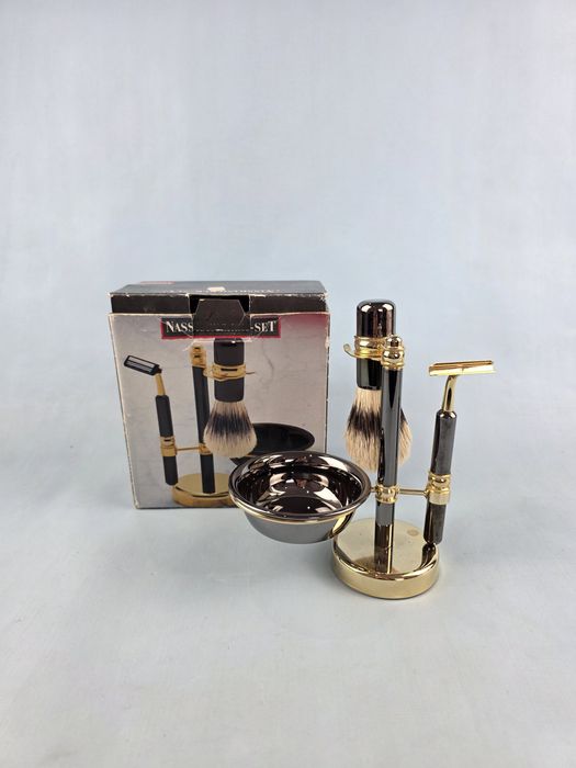 Zestaw do golenia na stojaku maszynka pędzel miseczka