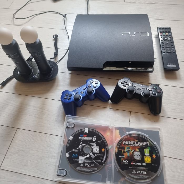 Konsola ps3 + 2 pady+ gra Minecraft i Gran Turismo 5