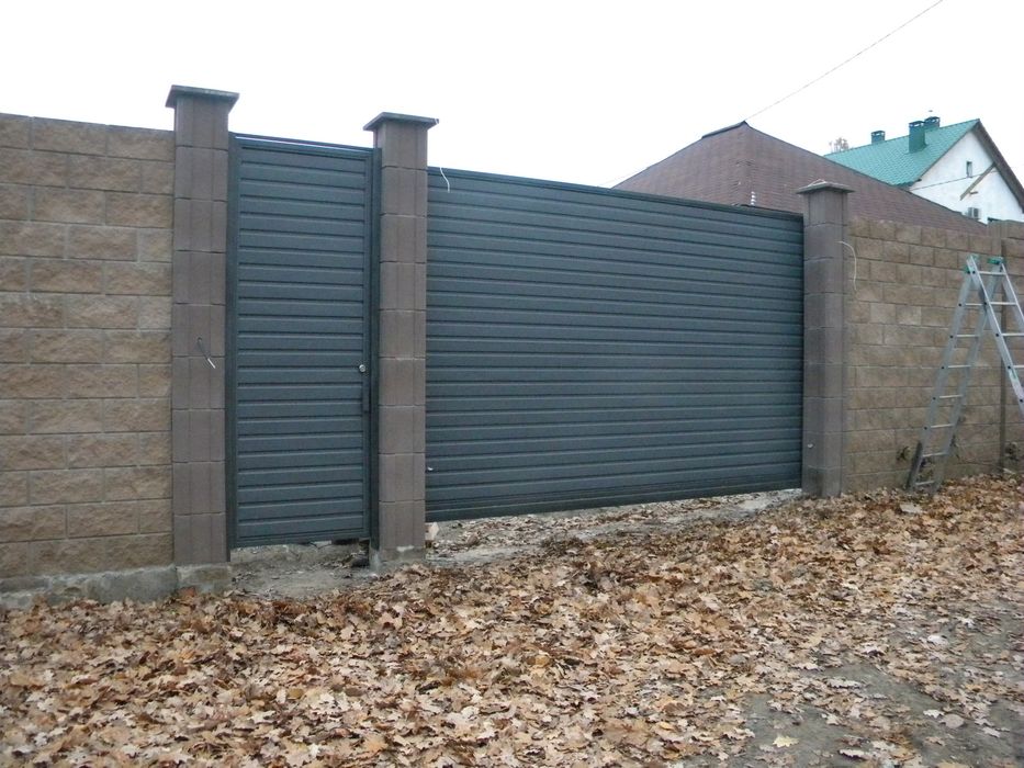 Откатные ворота из профнастила, профлиста, металлопрофиля, с калиткой