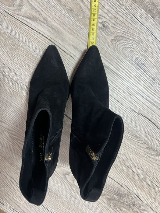 Взуття . Чобітки, замшеві, «козаки»