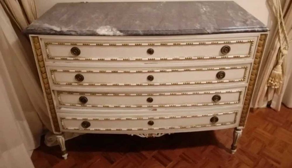 Cómoda Antiga com Tampo em Mármore