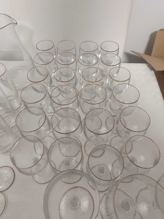 Conjunto copos fio douro e jarro grande (c/ 91 peças)