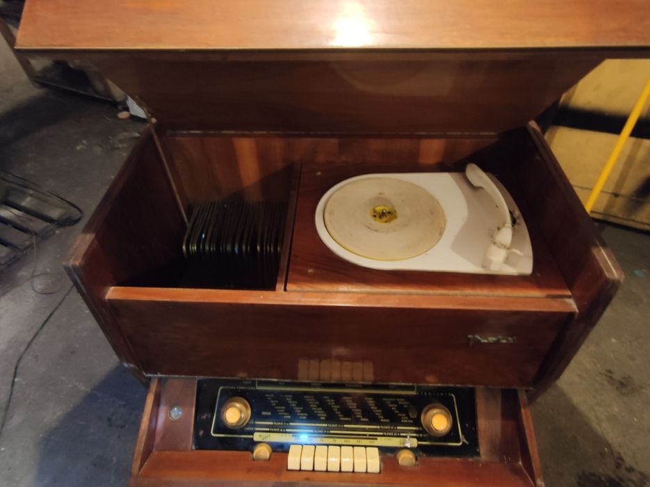Sprzedam radio Viola z gramofonem lata 60-te