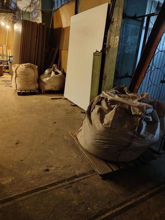 Продам тырсу опилки ДСП в мешках. 30 грн-мешок.