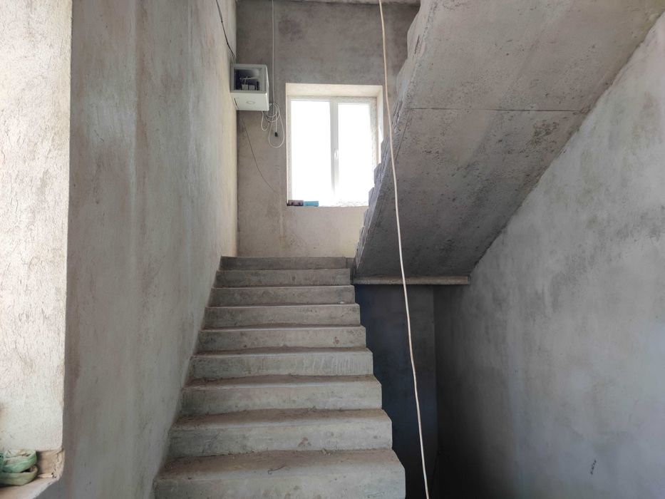 Продаж фасадної будівлі 1200 м² на міжнародній трасі, Вінницька обл.