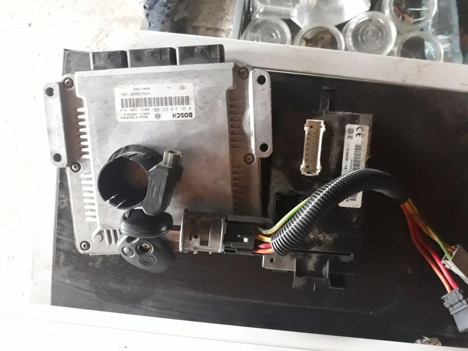 Opel vivaro trafic zestaw startowy bsi sterownik silnika różne numery