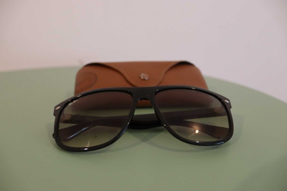 Óculos de sol RayBan modelo Boyfriend originais como novos