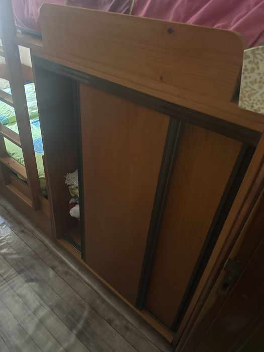 Vendo cama de madeira maciça