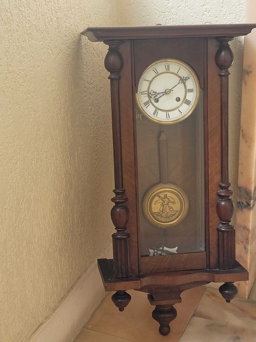 relógio de parede antigo em bom estado