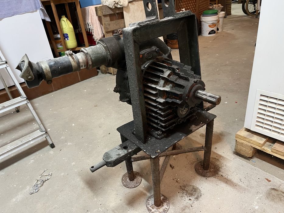 Bomba de água Berkeley tocada por trator agrícola