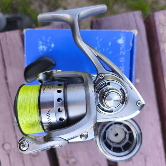 Катушки Daiwa Laguna LT2500 i Exceler-S 2500