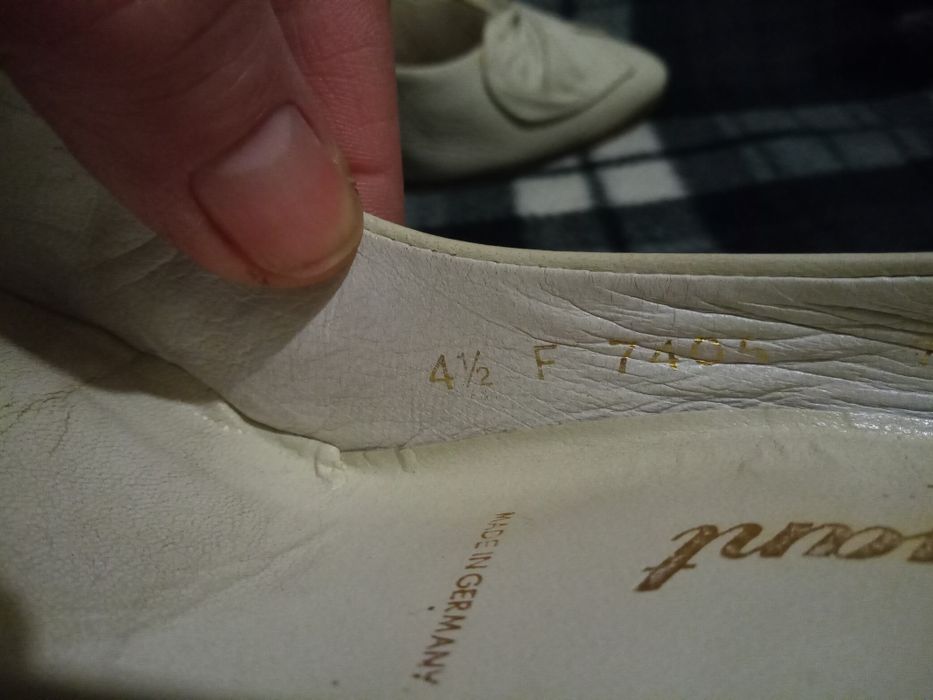 Туфли на каблуке 37 белые с бантом лодочки свадебные Германия кожаные