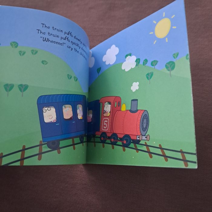Міні-книжка англійською про свинку пеппу the train ride peppa pig