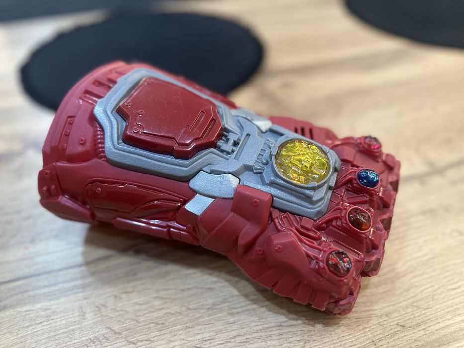 Marvel Rękawica Thanosa Avengers inteaktywna