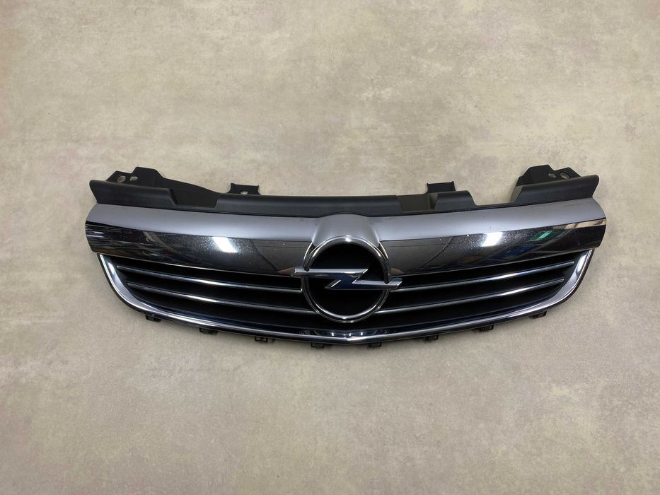 Решітка радіатора Opel Zafira B рестайл