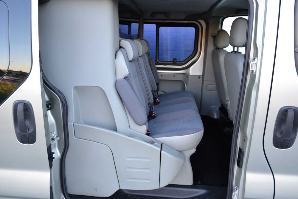 Renault Trafic 2.0dCi 115KM**Brygadówka**6-osobowy**Czujniki park.