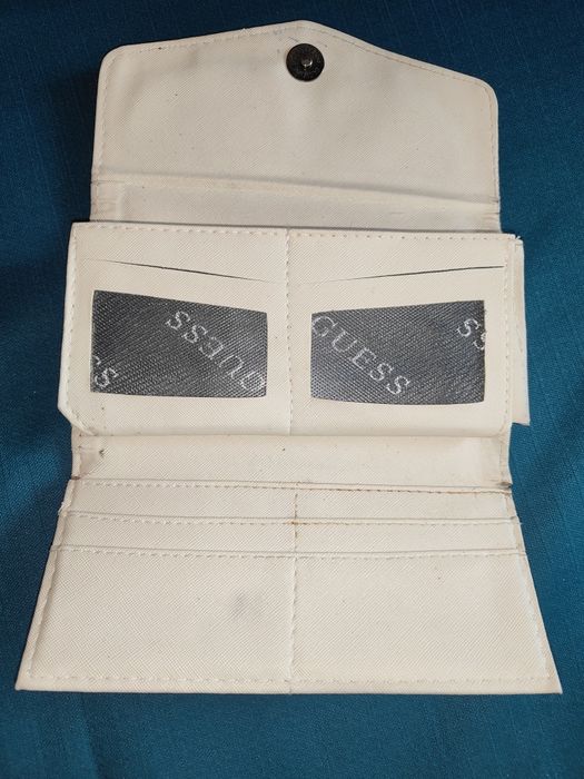 Portfel damski GUESS.