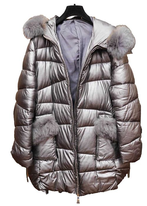 Женский пуховик с капюшоном ZLYA