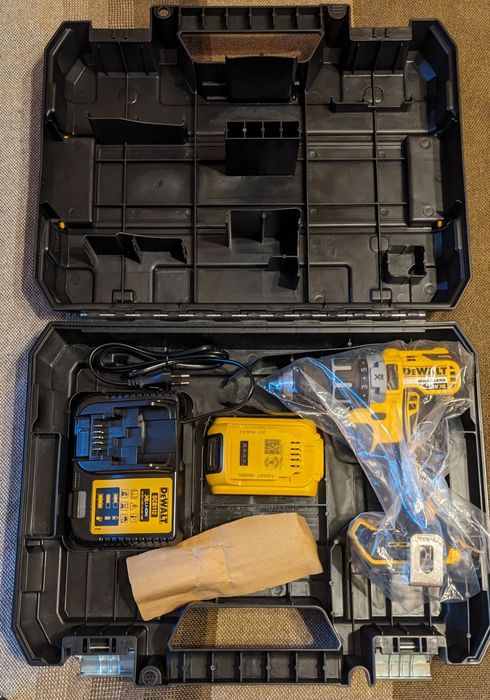 Шуруповерт Dewalt DCD791 NT в кейсі