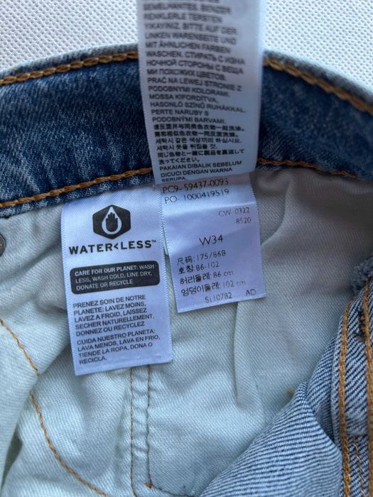 Levi's _ Spodnie jeansowe z przetarciami w34