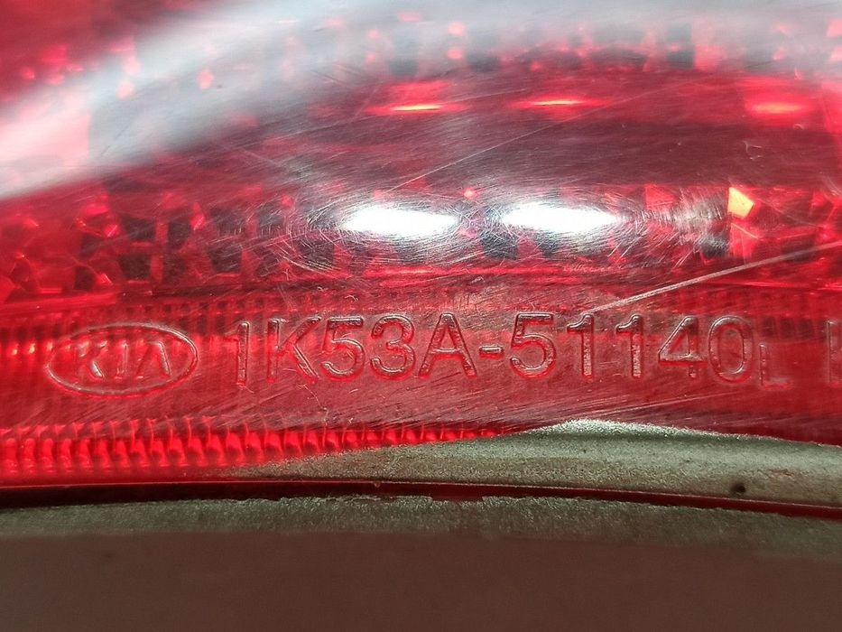 FAROLIM TRASEIRO ESQUERDO KIA CARNIVAL II 2.9 CDRI EX