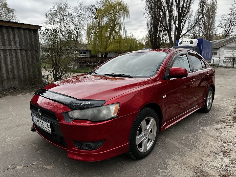 Живий Lancer X 1.8. Техніка 5/5, кузов потребує уваги.