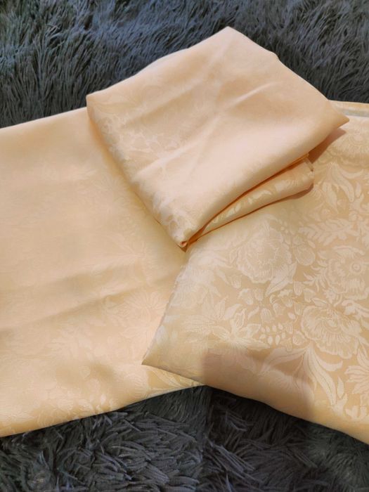 Zasłony 2 sztuki i obrus