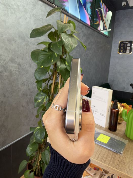 Б/у IPHONE 15Pro Max 1Tb White Titanium Neverlock Костюшка,5 igrand
