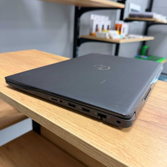 Ноутбук Dell Latitude 3520 - 15.6" HD/ Intel Core i5 1155G7 (4 ядра/ 8 потоків)/ Intel Iris Xe/ 8 GB/ 256 GB SSD