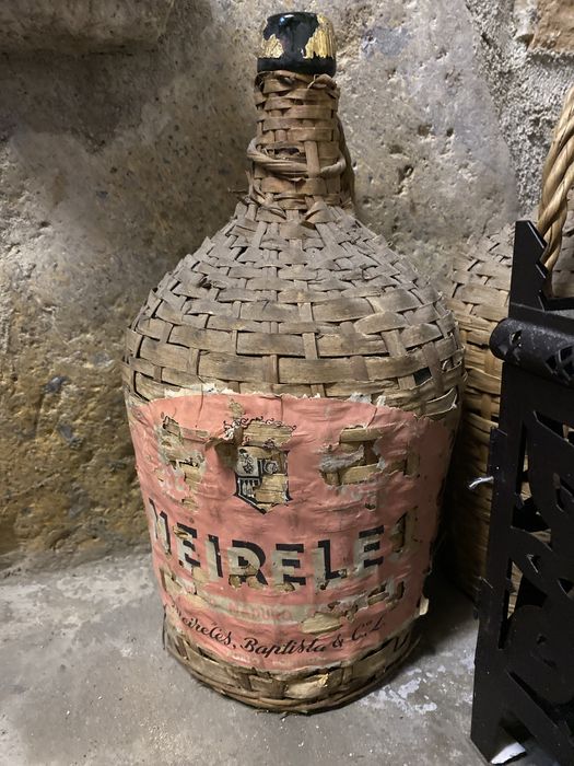 2 garrafões forrados a palhinha