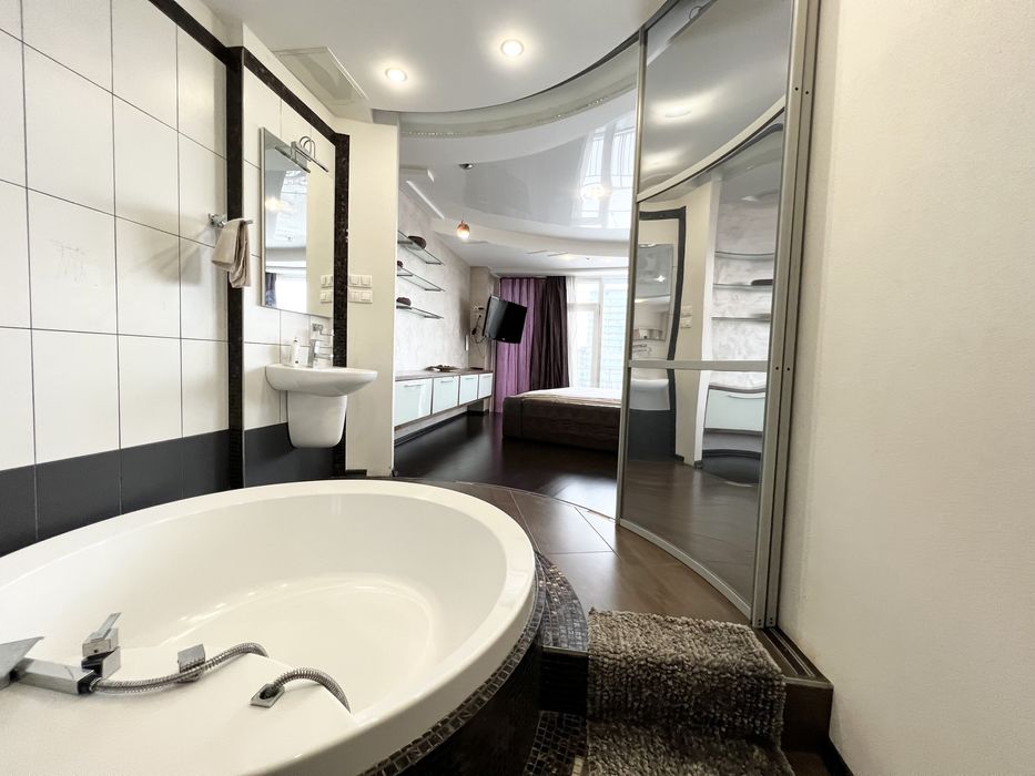 Квартира с Джакуззи в Мост Сити вид на днепр