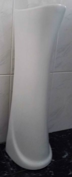 Lavatório totalmente novo muito pouco tempo de uso