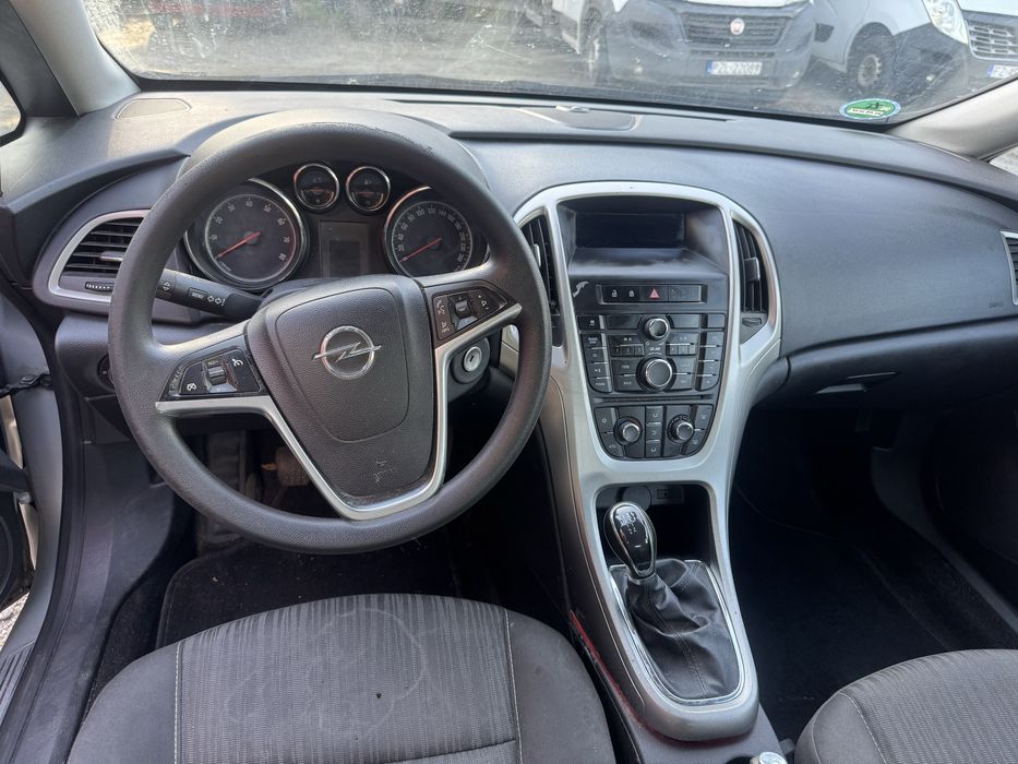 Opel Astra J 1.4 bez turbo zamiana