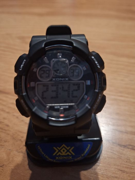 Sportowy zegarek Xonix z podświetleniem