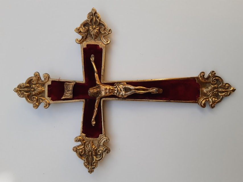 Crucifixo em bronze com Cristo