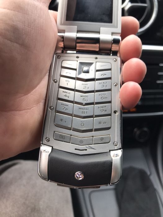 Продам Vertu Ayxta в отличном состояние!