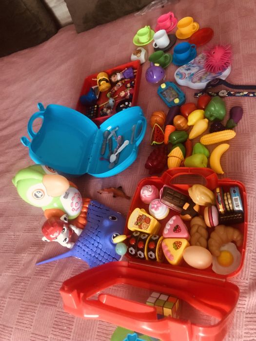 Продаю багато іграшок одним лотом