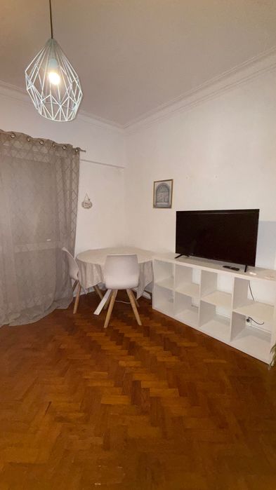 Quarto em algés