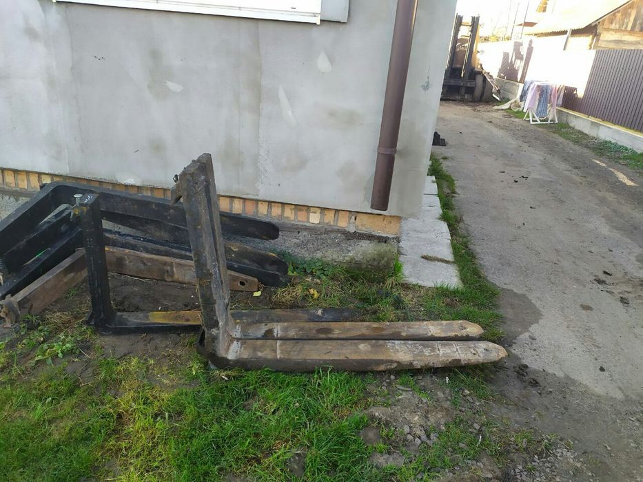 Каретка звилами на фронтальний погрущик