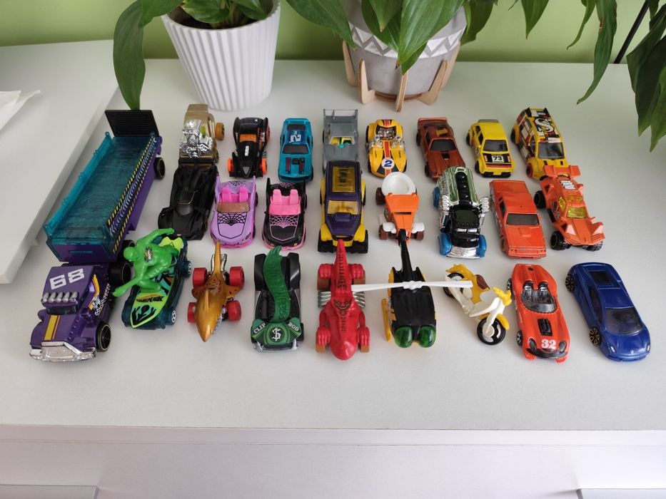 Autka pojazdy metalowe hot wheels 25szt