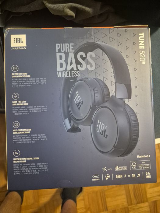 JBL Tune 520BT Wireless Headphones (Blue)