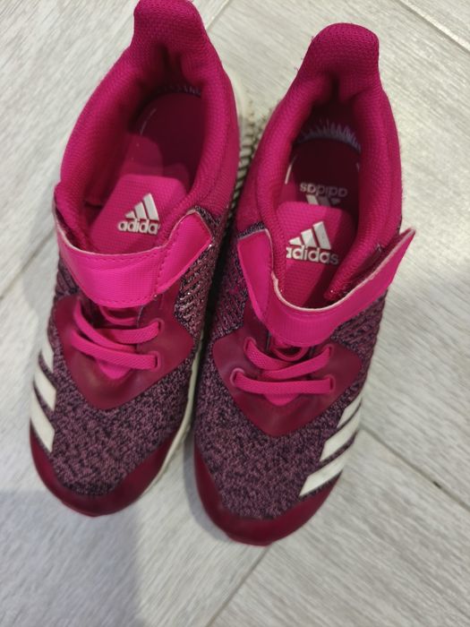 Adidas кросівки рожеві