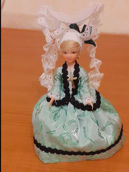 Винтажные сувенирные куклы в национальных костюмах Франции