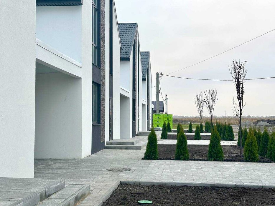 Продаж котеджу таунхаусу дуплексу в с.Погреби. Будинок 100 кв.м