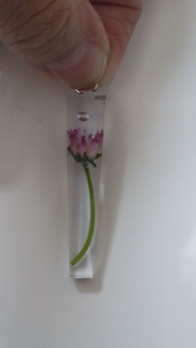 Colares artesanais  em resina e flores naturais