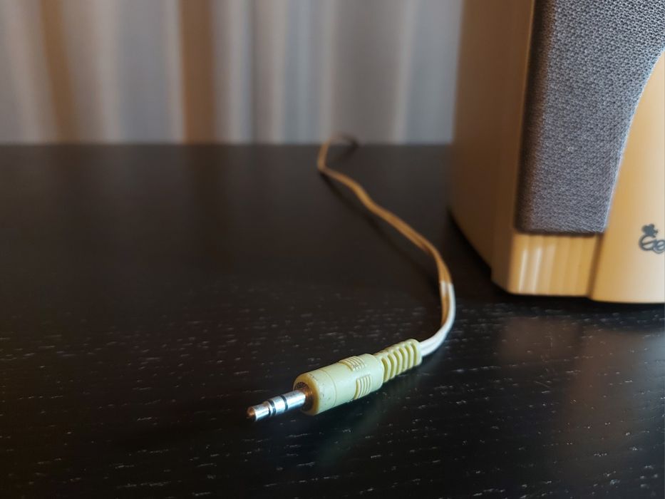 Colunas de som Genius SP-G10 anos 90