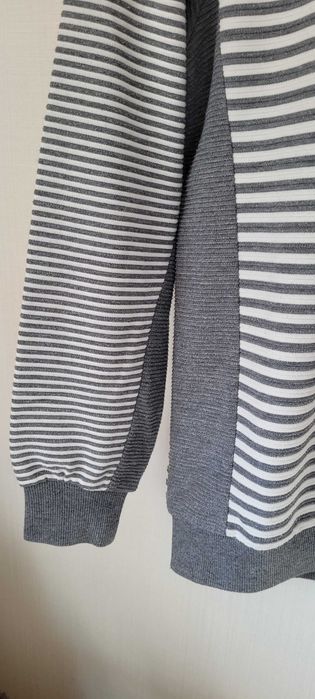 Męski sweter w paski