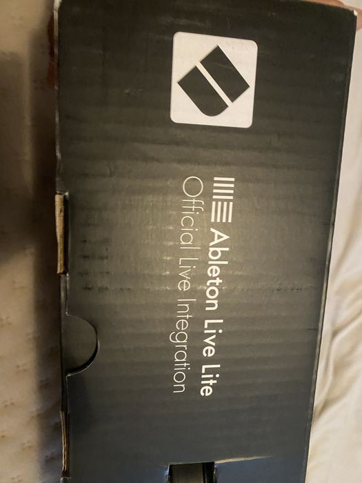 Novation Launchkey 25 MK3 NOVO
