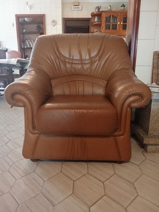 Sofá + 2 poltronas em couro
