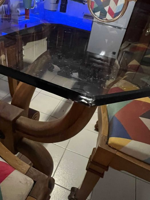 Conjunto de Mesa de Jantar Único – Estilo Clássico com 6 Cadeiras